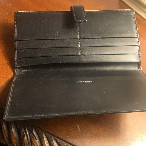 Brand new Burberry nova check long check wallet with credit card slots from 2000 - Picture 5 of 6